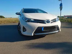 Weiß Gebraucht 2015 Toyota Auris Touring Sports Life+ Kombi | 12.300 € (Fairer Preis)
