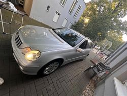Grau Gebraucht 2006 Mercedes C220 Kombi | 6.000 €