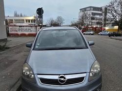 Grau Gebraucht 2005 Opel Zafira Van / Kleinbus | 1.800 € (Etwas zu teuer)