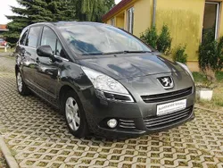 Grau Gebraucht 2012 Peugeot 5008 Van / Kleinbus | 6.600 € (Fairer Preis)