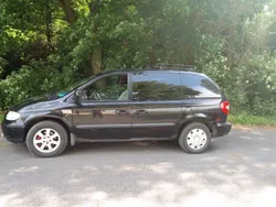 Schwarz Gebraucht 2003 Chrysler Voyager Van / Kleinbus | 1.250 € (Fairer Preis)