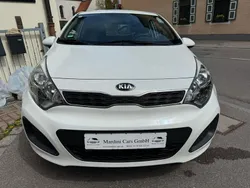 Schneeweiss Gebraucht 2013 Kia Rio DREAM-TEAM Edition Kleinwagen | 5.100 € (Fairer Preis)