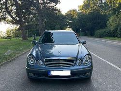 Blau Gebraucht 2003 Mercedes E220 Elegance Limousine | 4.000 € (Teuer)