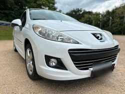 Weiß Gebraucht 2010 Peugeot 207 Premium Kleinwagen | 3.790 € (Fairer Preis)