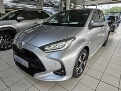 Shimmering silber metallic Neu 2025 Toyota Yaris Hybrid Kleinwagen | 25.990 € (Fairer Preis)