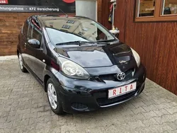 Schwarz Gebraucht 2011 Toyota Aygo Kleinwagen | 2.980 € (Fairer Preis)