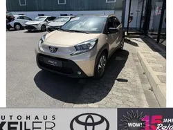 Ginger beige metallic/dach mysticschwarz mica Neu 2025 Toyota Aygo Play Kleinwagen | 21.690 €
