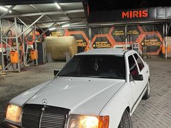 Weiß Gebraucht 1988 Mercedes 250 Limousine | 9.850 €