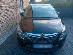 Schwarz Gebraucht 2016 Opel Zafira Van / Kleinbus | 8.999 € (Fairer Preis)
