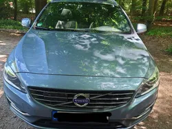 Grau Gebraucht 2016 Volvo V60 Summum Kombi | 15.450 € (Fairer Preis)