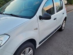 Weiß Gebraucht 2010 Dacia Sandero Limousine | 1.400 € (Fairer Preis)