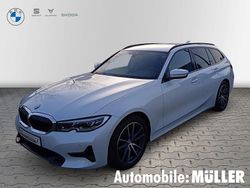 Weiss Gebraucht 2021 BMW 318 Sport Line Kombi | 26.850 € (Fairer Preis)