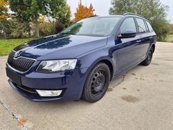 Blau Gebraucht 2017 Skoda Octavia Ambition Kombi | 8.250 € (Superpreis)