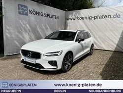 Crystal white pearl (weiß) (metallic) Gebraucht 2019 Volvo V60 R-Design Kombi | 36.990 € (Etwas zu teuer)