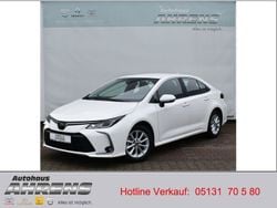 Schneeweiß Gebraucht 2021 Toyota Corolla Comfort Limousine | 17.900 € (Guter Preis)