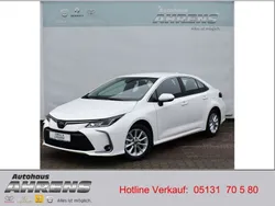 Schneeweiß Gebraucht 2021 Toyota Corolla Comfort Limousine | 17.900 € (Guter Preis)