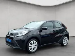 Mysticschwarz mica metallic Gebraucht 2023 Toyota Aygo X-play Kleinwagen | 14.960 € (Guter Preis)