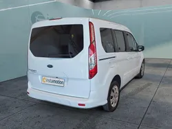 Weiß Gebraucht 2022 Ford Tourneo Connect Van / Kleinbus | 25.699 € (Etwas zu teuer)