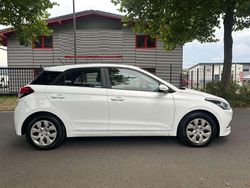 Weiß Gebraucht 2016 Hyundai i20 Trend Limousine | 6.000 € (Superpreis)