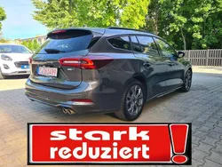 Grau Gebraucht 2023 Ford Focus ST-Line Limousine | 19.900 € (Guter Preis)