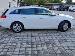 Weiß Gebraucht 2010 Opel Insignia Sport Kombi | 3.900 € (Guter Preis)