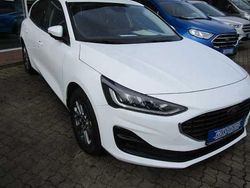 Weiß Gebraucht 2022 Ford Focus Titanium Limousine | 19.950 € (Fairer Preis)
