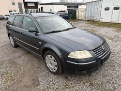 Grau Gebraucht 2001 VW Passat Highline Kombi | 1.500 €