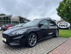 Schwarz Gebraucht 2020 Ford Focus ST-Line Limousine | 18.490 € (Fairer Preis)