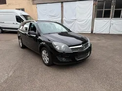 Schwarz Gebraucht 2009 Opel Astra Kombi | 3.500 € (Etwas zu teuer)