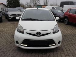 Cool white Gebraucht 2013 Toyota Aygo Cool Kleinwagen | 3.500 € (Guter Preis)