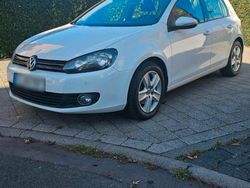 Weiß Gebraucht 2009 VW Golf VI Kleinwagen | 5.600 € (Etwas zu teuer)