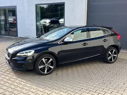 Schwarz Gebraucht 2016 Volvo V40 R-Design Momentum Kombi | 14.000 € (Fairer Preis)