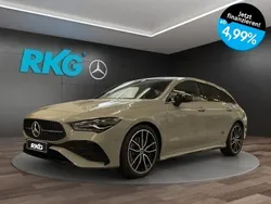 Grau Gebraucht 2025 Mercedes CLA200 Shooting Brake AMG Kombi | 44.380 €