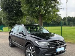 Schwarz Gebraucht 2022 VW Tiguan Life SUV | 33.000 € (Fairer Preis)