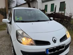 Weiß Gebraucht 2008 Renault Clio II Dynamique Limousine | 3.300 € (Fairer Preis)