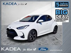 Schneeweiß Neu 2025 Toyota Yaris Hybrid Limousine | 22.990 €