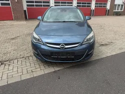 Blau Gebraucht 2012 Opel Astra Kombi | 1.950 € (Etwas zu teuer)