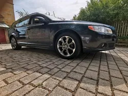 Grau Gebraucht 2009 Volvo V70 Momentum Kombi | 9.999 € (Teuer)