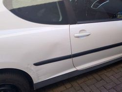 Weiß Gebraucht 2009 Peugeot 207 Urban Move Limousine | 950 € (Guter Preis)