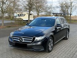 Schwarz Gebraucht 2018 Mercedes E220 Avantgarde Limousine | 11.790 €