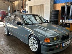 Grau Gebraucht 1995 BMW 328 Performance Limousine | 20.000 €