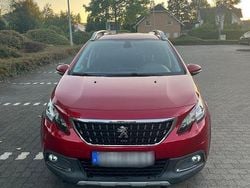 Rot Gebraucht 2017 Peugeot 2008 Allure SUV | 11.900 € (Fairer Preis)