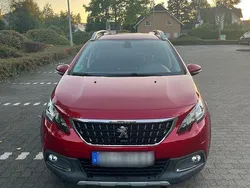 Rot Gebraucht 2017 Peugeot 2008 Allure SUV | 12.700 € (Etwas zu teuer)