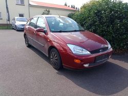 Rot Gebraucht 2000 Ford Focus Limousine | 790 € (Guter Preis)