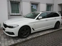Weiß Gebraucht 2017 BMW 520 Shadowline Kombi | 28.899 €