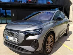 Grau Gebraucht 2023 Audi Q4 Sportback e-tron Edition .1 SUV | 36.500 €