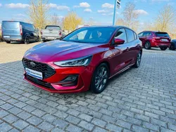 Rot Gebraucht 2024 Ford Focus ST-Line X Limousine | 22.950 € (Guter Preis)