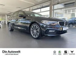 Black sapphire (schwarz) Gebraucht 2018 BMW 520 Sport Line Kombi | 23.980 € (Etwas zu teuer)