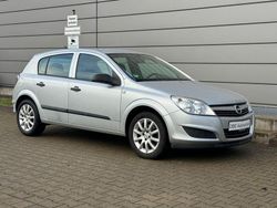 Silber Gebraucht 2009 Opel Astra Selection Limousine | 3.300 € (Etwas zu teuer)