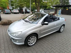 Silber Gebraucht 2005 Peugeot 206 CC Quiksilver Cabrio | 1.800 €